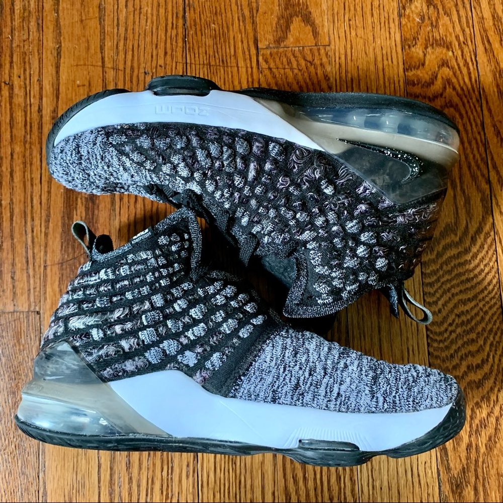 Nike Lebron XVII 17 Lakers In the Arena Oreo Black White Shoes 7Y/ Women’s 8.5 - Picture 5 of 10